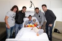 Fútbol.- Villa recibe la medalla y la Copa del Mundial de manos de Puyol, Cesc, Piqué y Fontàs