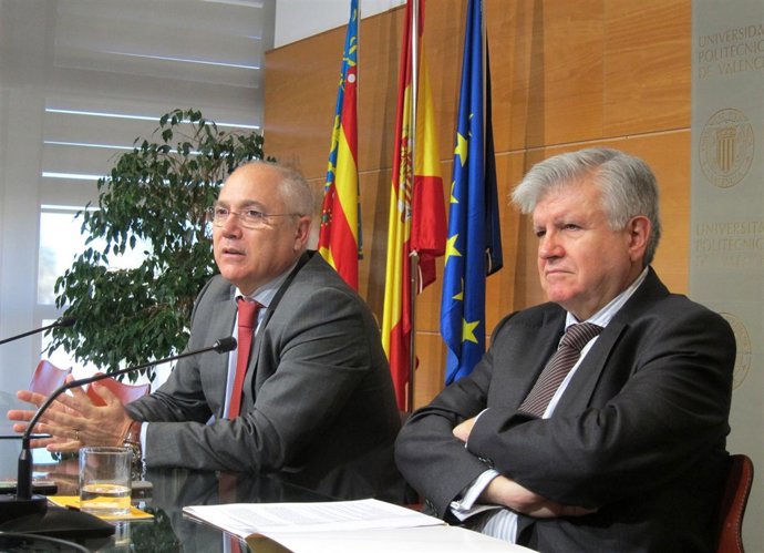 Juan Julià (Izquierda) Y Rafael Ferrando (Derecha) Presentan El Presupuesto 