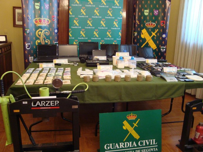 Droga, Dinero Y Material Intervenido A Los Detenidos