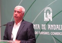 Junta cree "contraproducente" aplicar una tasa al turismo "porque daña los intereses de empresarios y clientes"