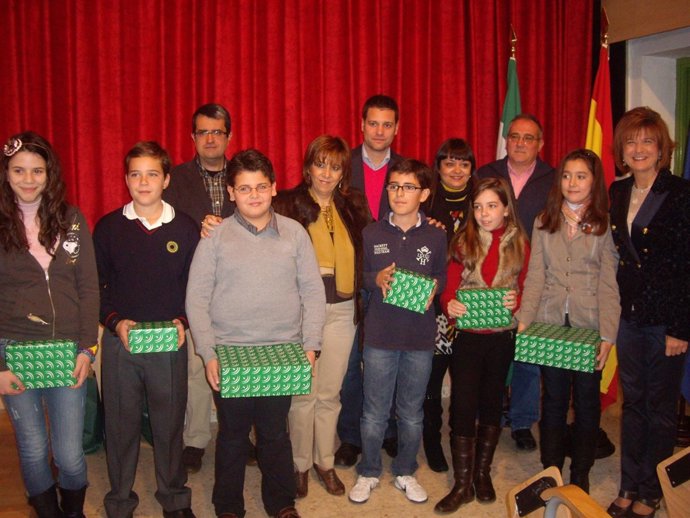 Gálvez Con Los Ganadores Del X Certamen Solidaridad En Las Letras