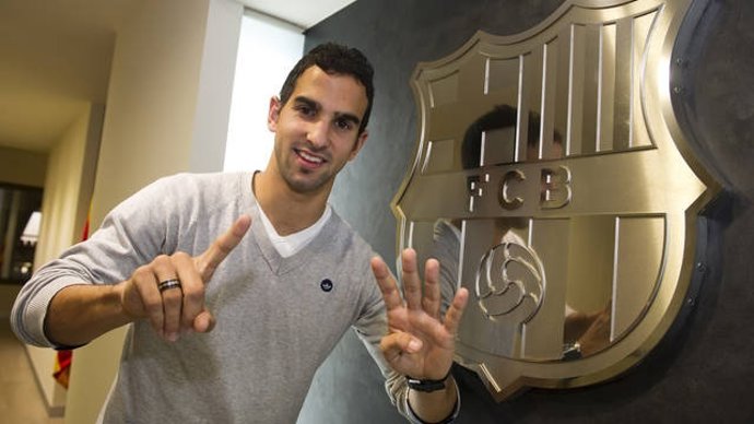 Martín Montoya Tras Firmar Su Contrato Con El FC Barcelona