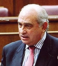 El ministro del Interior a favor de "aplicar el Estado de Derecho" y "hacer que ETA abandone las armas definitivamente"