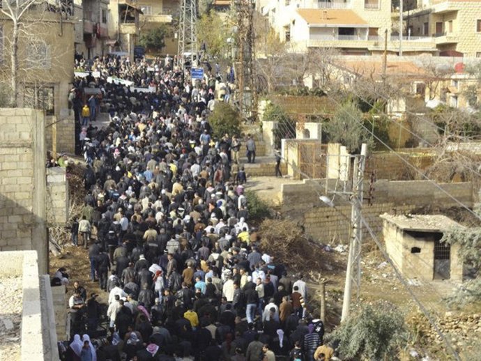 Manifestación Durante Un Entierro En Siria