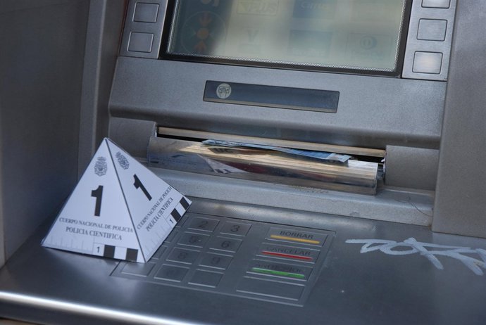 Detenido Un Matrimonio Por Manipular Cajeros Automáticos En Sevilla