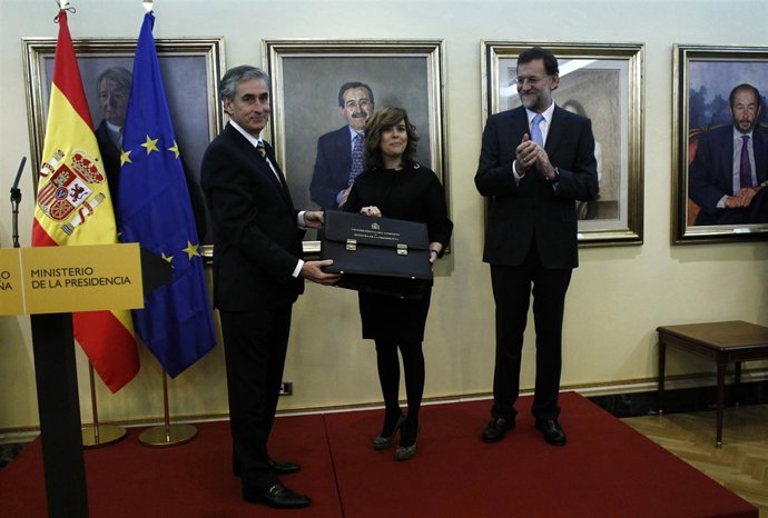 Soraya Saénz De Santamaría Toma Posesión De Su Cargo