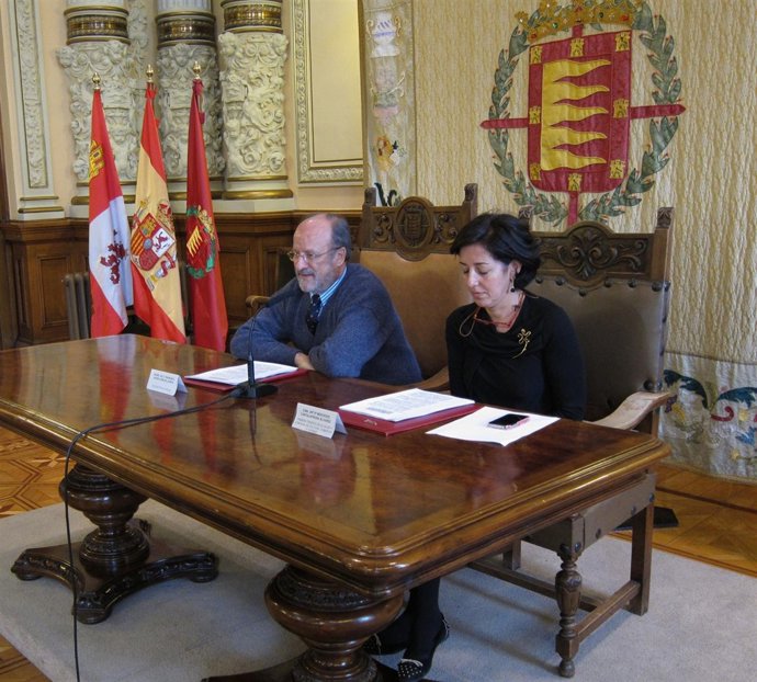 El Alcalde De Valladolid Y La Concejal De Cultura, Comercio Y Turismo