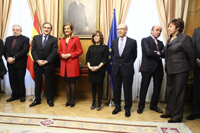 Toma De Posesión De La A Nueva Ministra De Empleo Y Seguridad Social, Fátima Báñ