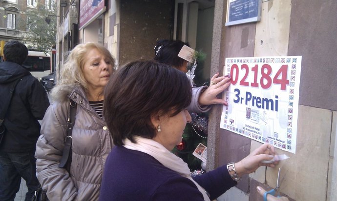 Propietaria De La Administración 135, En La Calle Indústria De Barcelona