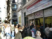 La suerte no abandona a 'Doña Manolita' tras su traslado y reparte más de 15 millones de euros