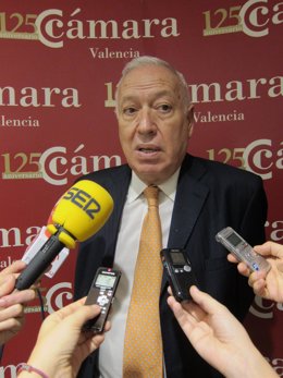 García-Margallo Atiende A Los Medios De Comunicación En Valencia.