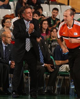 Pepu Hernández Entrenador Del ASEFA ESTUDIANTES