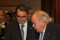 Mas cierra su primer año de gobierno con dos recortes y dos victorias electorales