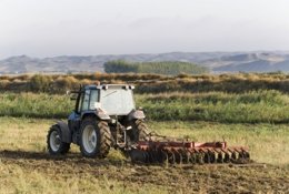 Tractor En Un Campo