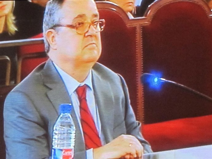 Eduardo Hinojosa, Administrador De La Empresa Forever Young