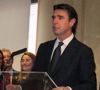 Soria no se plantea subir la luz en enero