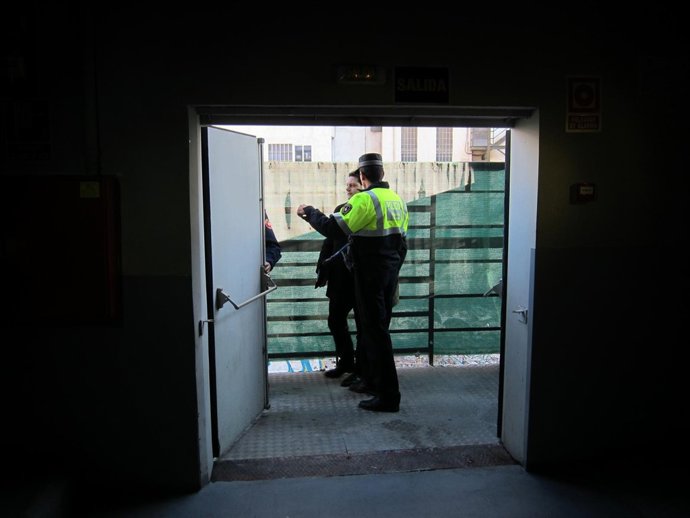 Inspección De La Guardia Urbana En Una Discoteca