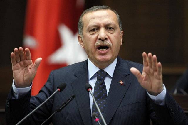 Erdogan contraataca acusando a Francia de perpetrar un genocidio en Argelia El primer ministro turco, Recep Tayyip Erdogan