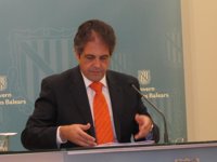 El Govern asegura que la Ley Turística no es "un cheque en blanco" sino una "modernización" del destino