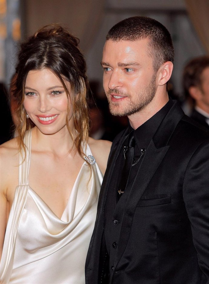 Posado De Jessica Biel Y Justin Timberlake 