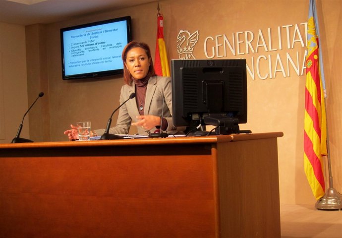 La Portavoz Del Consell, Lola Johnson, En Rueda De Prensa