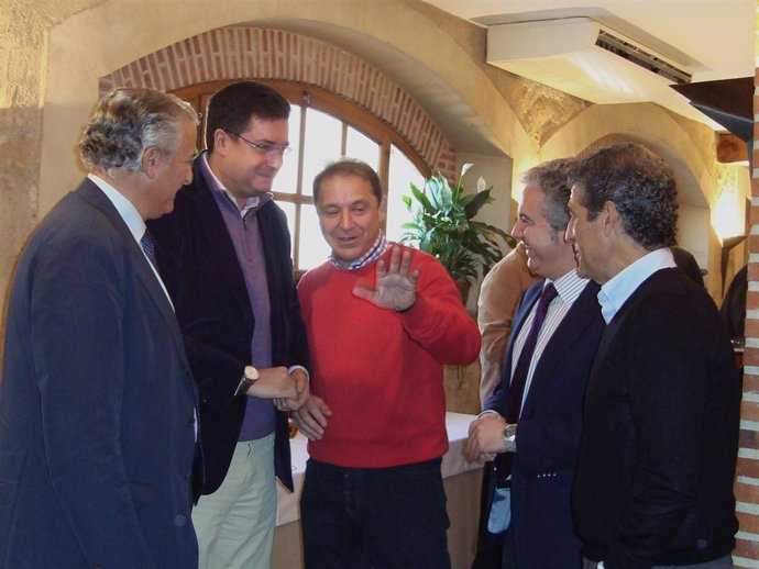 López En El Tradicional Vino Del PSOE