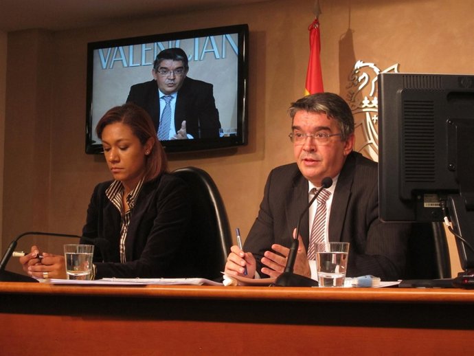 Johnson Y Vela Presentan En Rueda De Prensa El Proyecto De Presupuestos. 