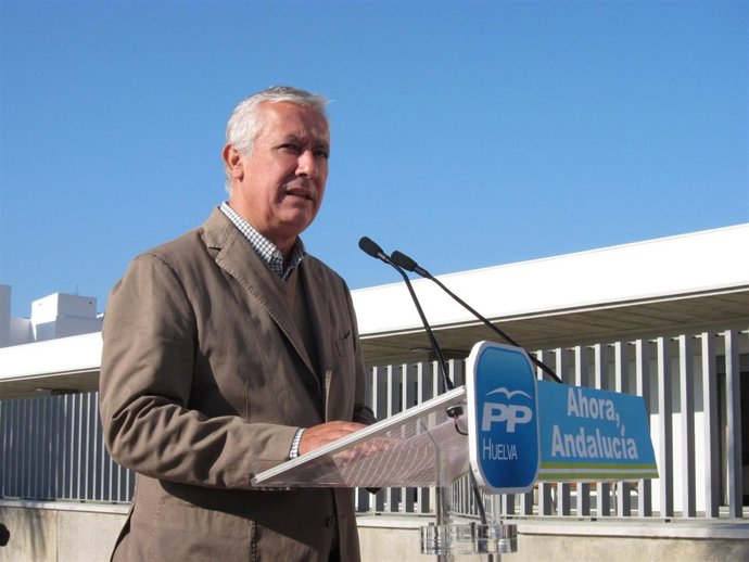 El Presidente Del PP-A, Javier Arenas, En Su Intervención Ante Los Medios. 