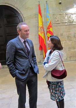 Alberto Fabra Con La Delegada De Europa Press En La Comunitat, Elvira Graullera