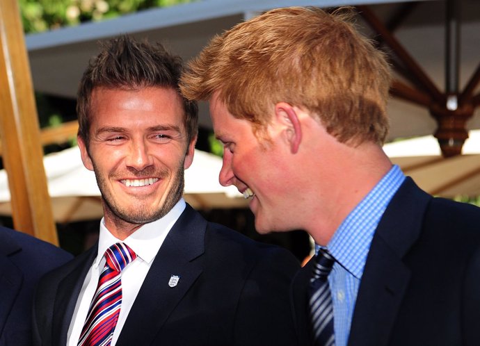 El Príncipe Enrique Y David Beckham Muy Sonrientes 