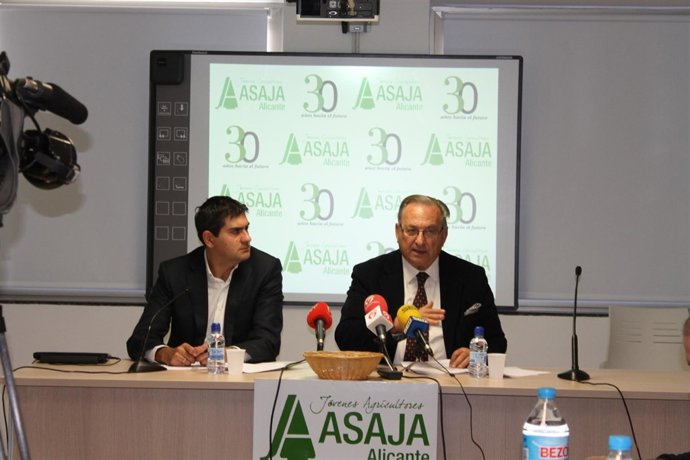 Eladio Aniorte, A La Derecha De La Imagen