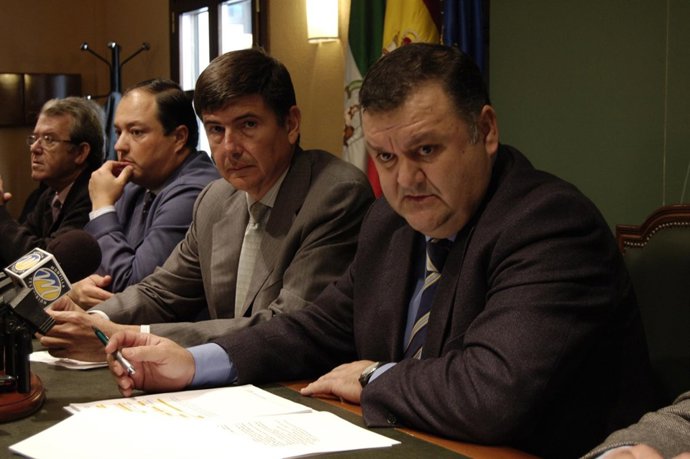 Zurera (Dcha.) Junto A Pimentel