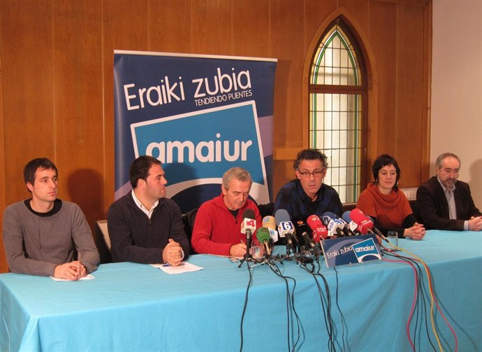 Xabier Mikel Errekondo, En Una Rueda De Prensa Con Diputados De Amaiur.