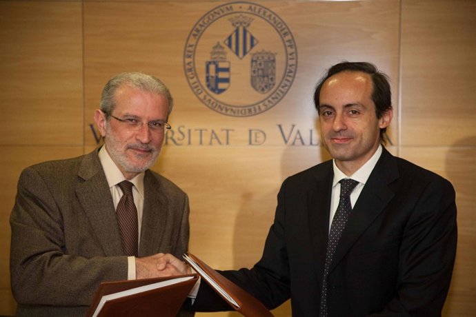 Firma Para La Creación De La Cátedra Divina Pastora De Deporte Adaptado