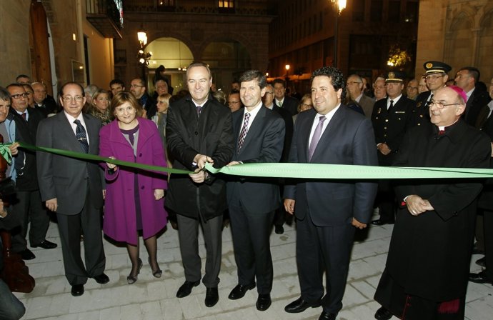Alberto Fabra Inaugurando La Remodelación De La Plaza Mayor De Castellón