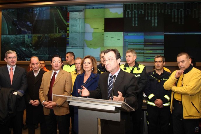 Cobo, Botella Y Calvo Felicitan La Navidad A Los Servicios De Emergencias