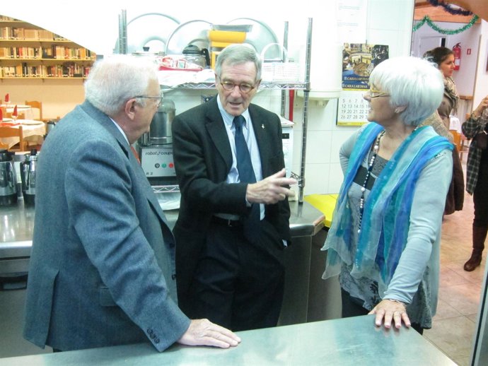 El Alcalde De Barcelona, Xavier Trias, Visitando Una Entidad Social En Gràcia