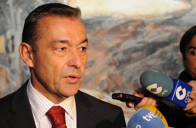 El Presidente Del Gobierno De Canarias, Paulino Rivero, (CC)
