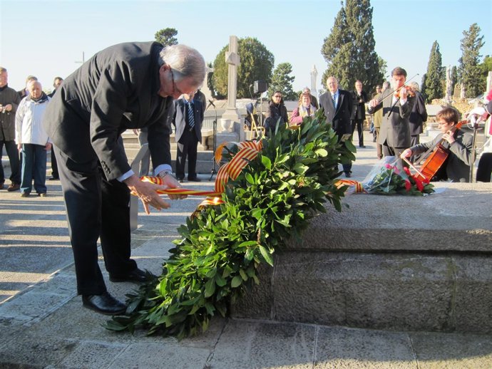 Trias En La Ofrenda Floral A Macià