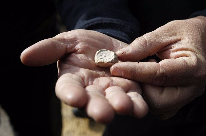 IAA Archaeologist Eli Shukron Shows An Ancient Seal, At The City Of David In Jer