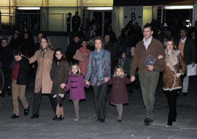 La Familia Real Saliendo Del Circo Del Sol 