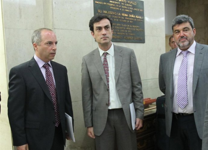 Camilo Cela, Presidente De USCA, Junto A Otros Miembros Del Sindicato