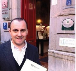 Fernando Corral, Director Del Hotel Fruela