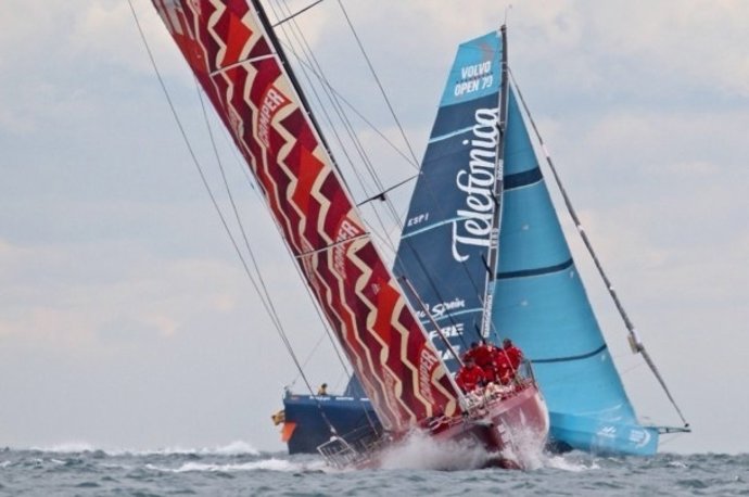 Lucha Entre El 'Camper' Y El 'Telefónica'