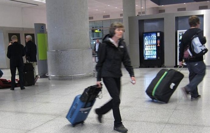 Viajeros En Un Aeropuerto