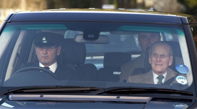 El Duque De Edimburgo En El Coche