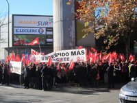 Un centenar de trabajadores públicos se concentra frente a la Asamblea contra la Ley de Acompañamiento