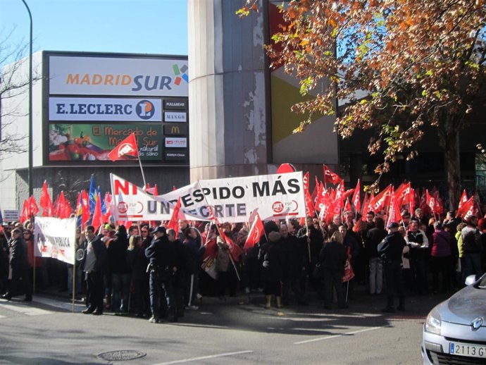 Manifestación Frente A La Asamblea De Madrid
