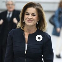 Botella se convierte en alcaldesa arropada por representantes de todas las instituciones y por su familia