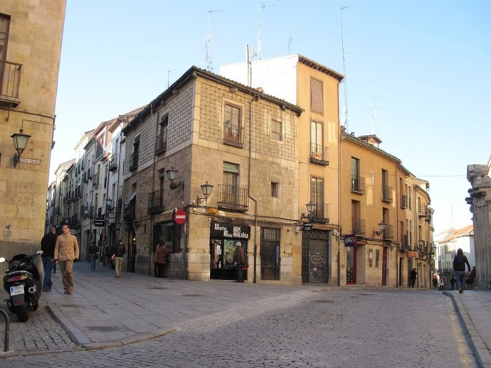Edificio De La Calle Serranos